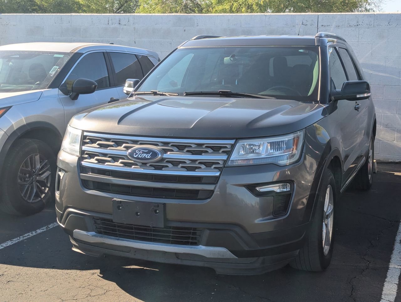 Used 2018 Ford Explorer XLT image 2