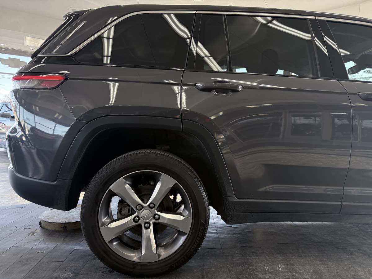 Used 2023 Jeep Grand Cherokee Laredo w/ Luxury Tech Group I image 8