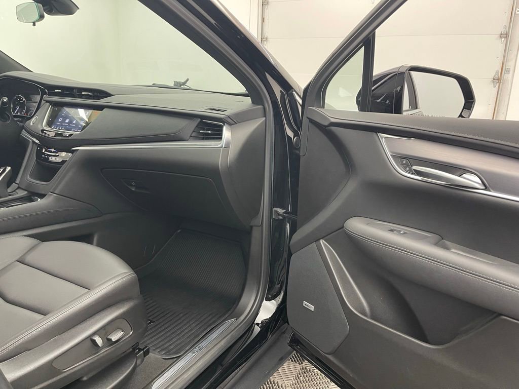 Used 2025 Cadillac XT5 Luxury w/ LPO, Floor Liner Package AWD/4WD image 30