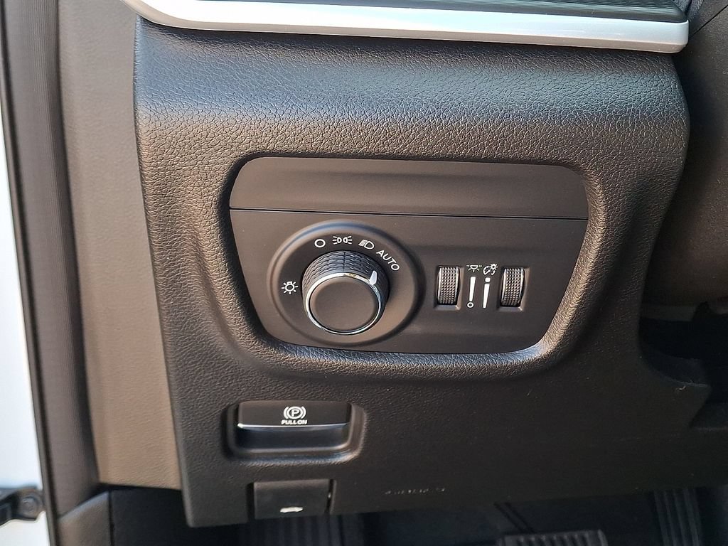 Used 2023 Jeep Grand Cherokee L Laredo AWD/4WD image 26