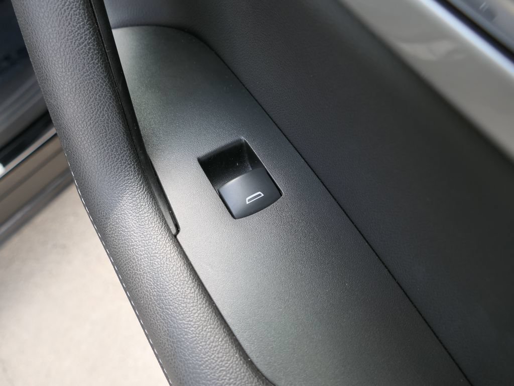 Used 2025 Chevrolet Blazer LT FWD image 24