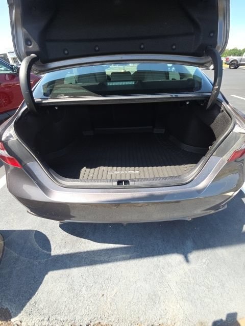 Used 2023 Toyota Camry SE w/ Cold Weather Package FWD image 19