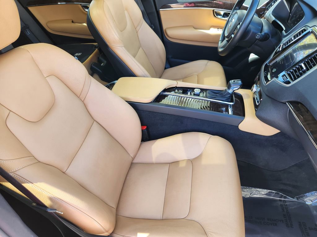Used 2016 Volvo XC90 T6 Momentum w/ Momentum Plus Package AWD/4WD image 5