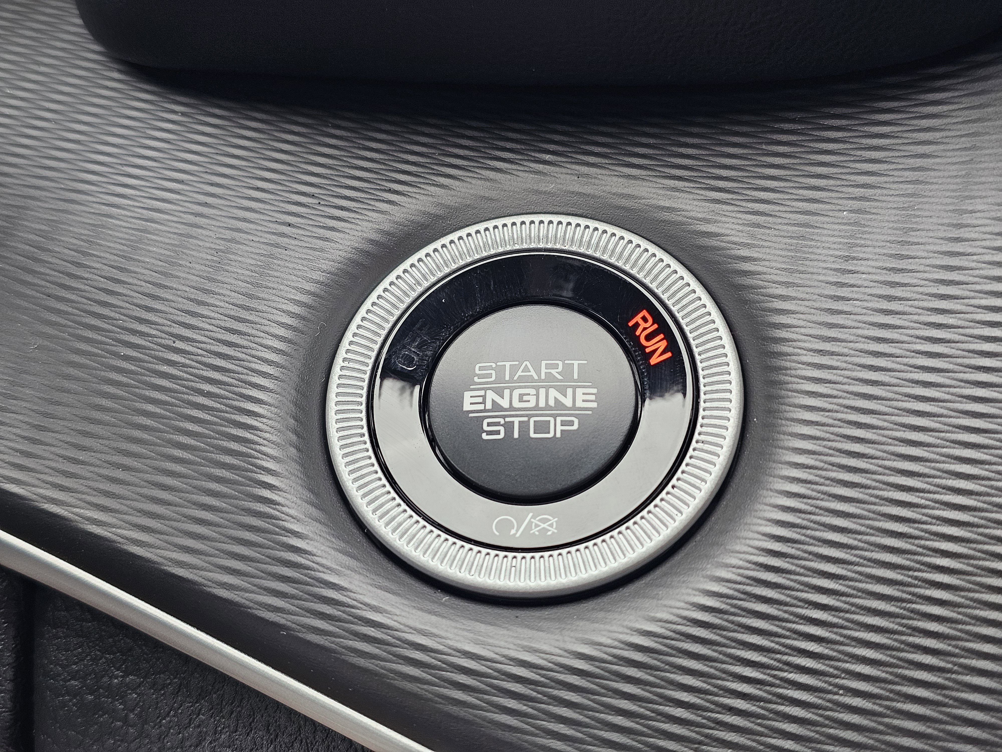 New 2025 Jeep Grand Cherokee Altitude image 23