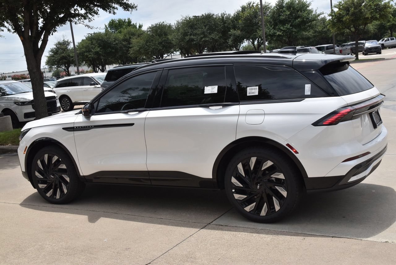 New 2026 Lincoln Nautilus Reserve AWD/4WD image 17