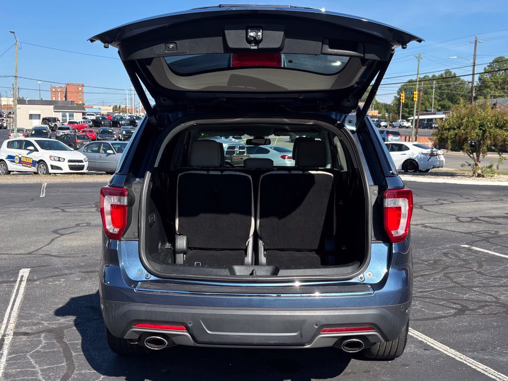Used 2019 Ford Explorer Limited w/ Limited Luxury Package FWD image 10