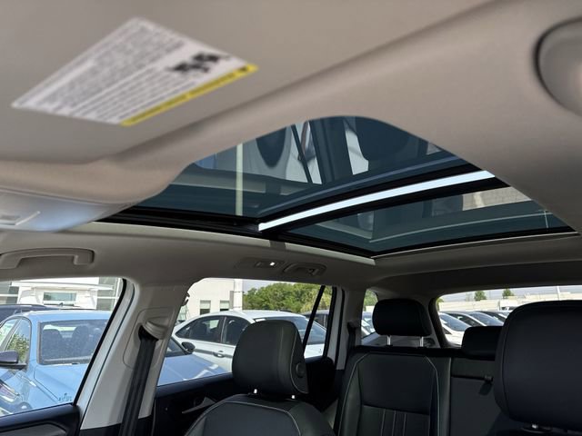 Certified 2024 Volkswagen Tiguan SE w/ Panoramic Sunroof Package AWD/4WD image 18