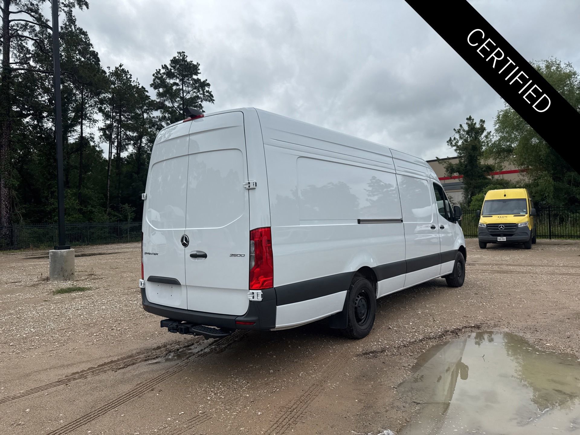 Used 2025 Mercedes-Benz Sprinter 2500 image 4