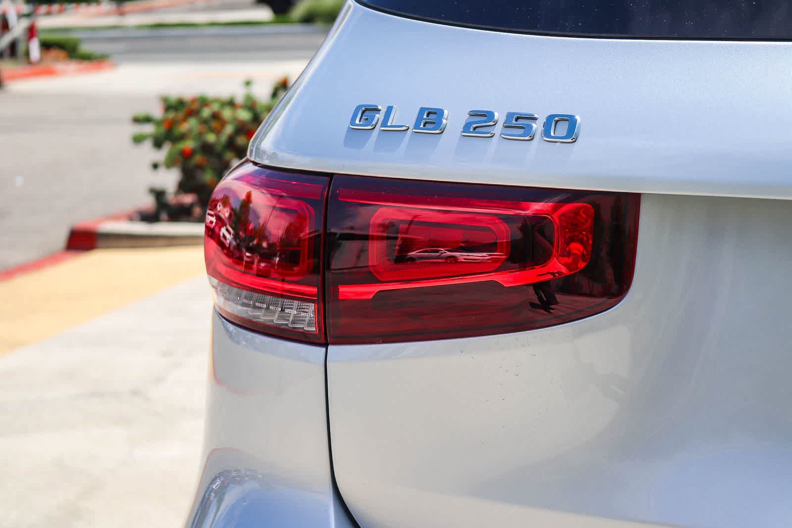 Used 2023 Mercedes-Benz GLB 250 image 7