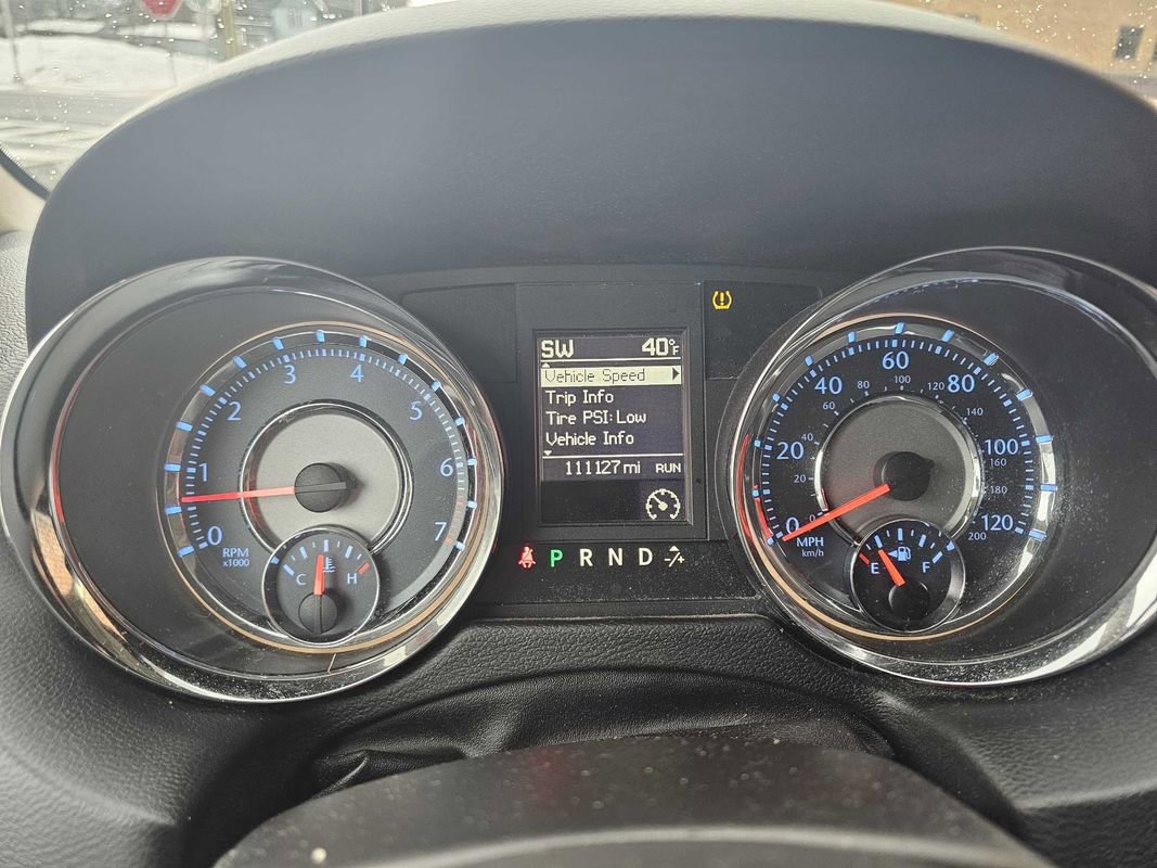 Used 2015 Chrysler Town & Country Touring-L w/ Driver Convenience Group image 21