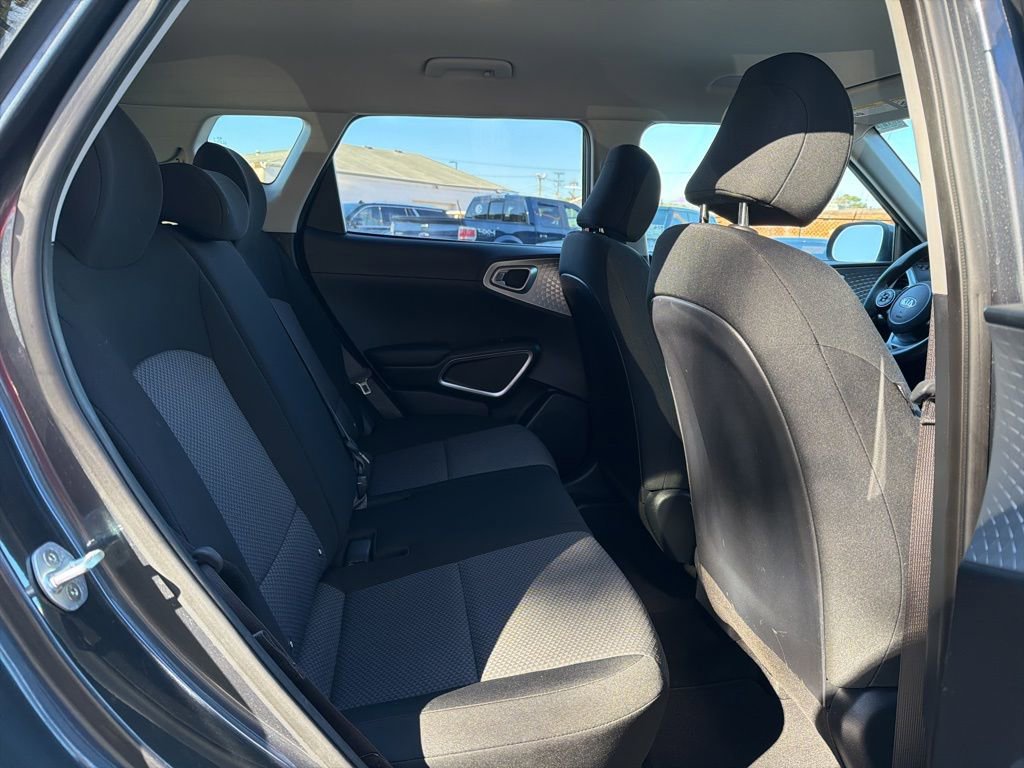 Used 2020 Kia Soul LX image 27