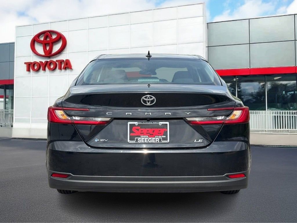 Used 2025 Toyota Camry LE image 5