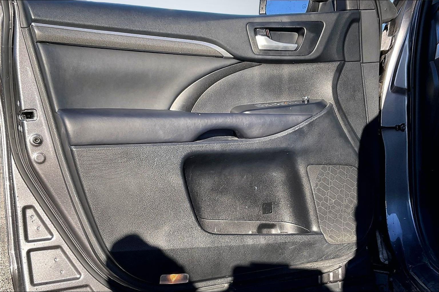 Used 2019 Toyota Highlander AWD V6 image 15