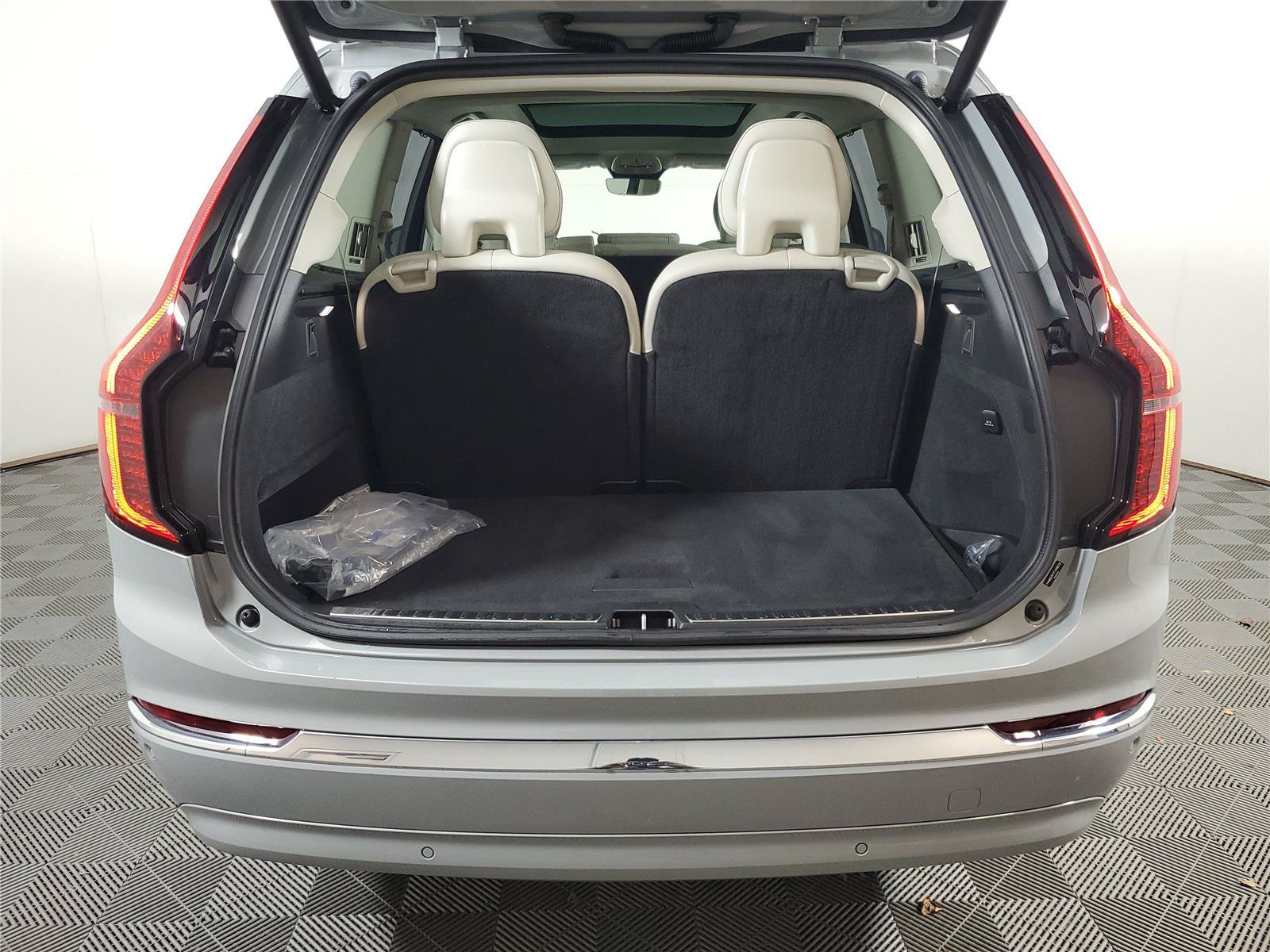 Certified 2026 Volvo XC90 B6 Ultra AWD/4WD image 9