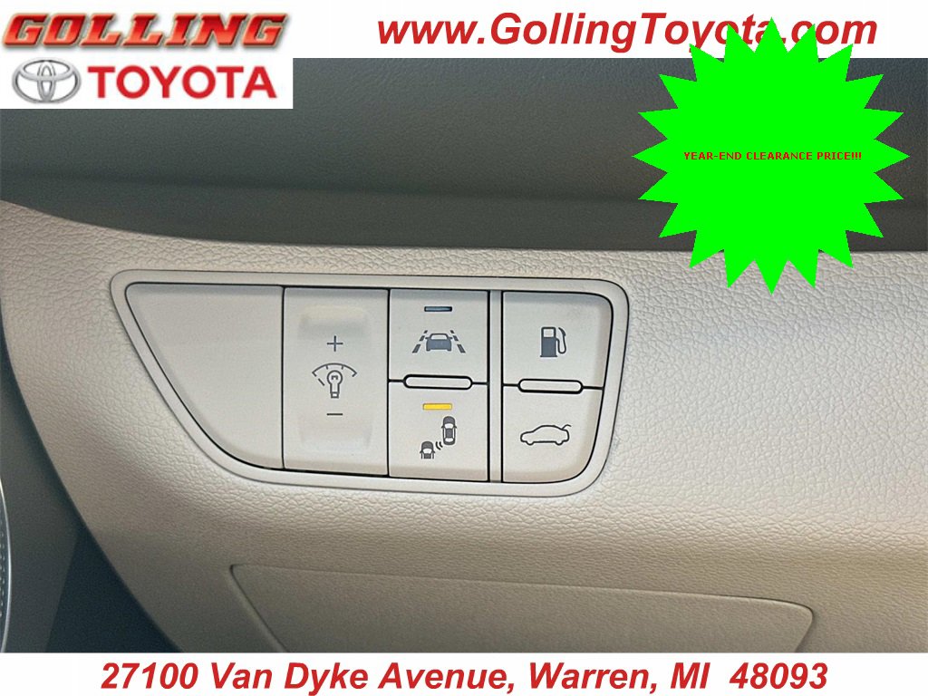 Used 2020 Genesis G70 2.0T Sport image 27