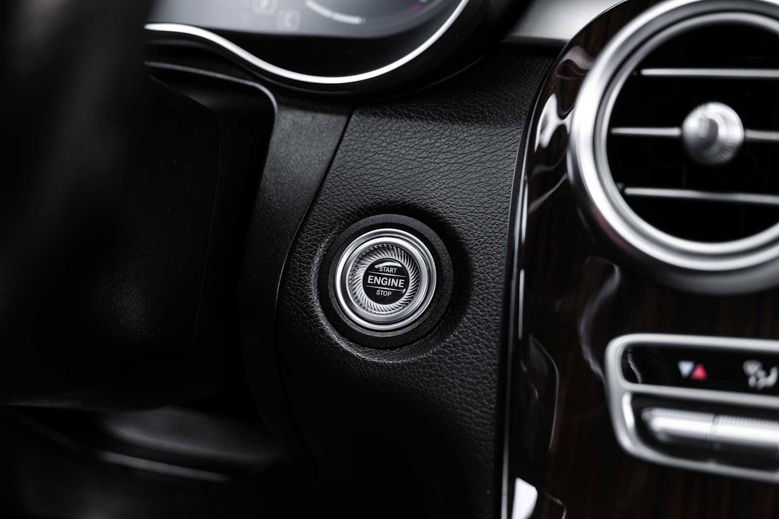 Used 2021 Mercedes-Benz GLC 300 image 21