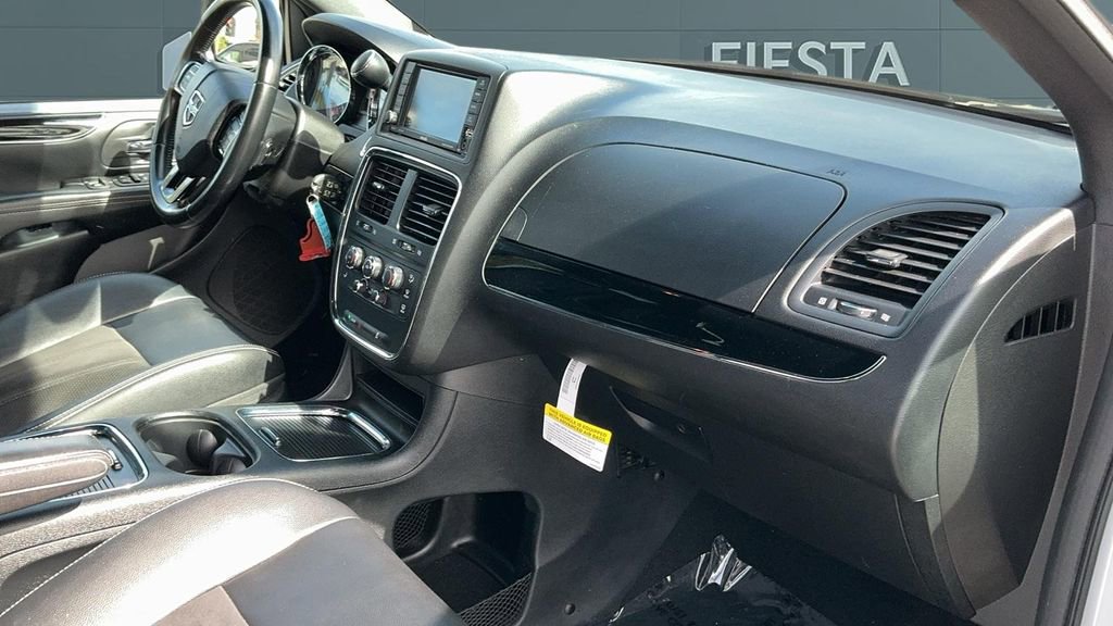 Used 2020 Dodge Grand Caravan SXT w/ Driver Convenience Group FWD image 21