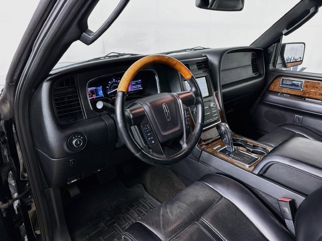 Used 2017 Lincoln Navigator L Select RWD image 10