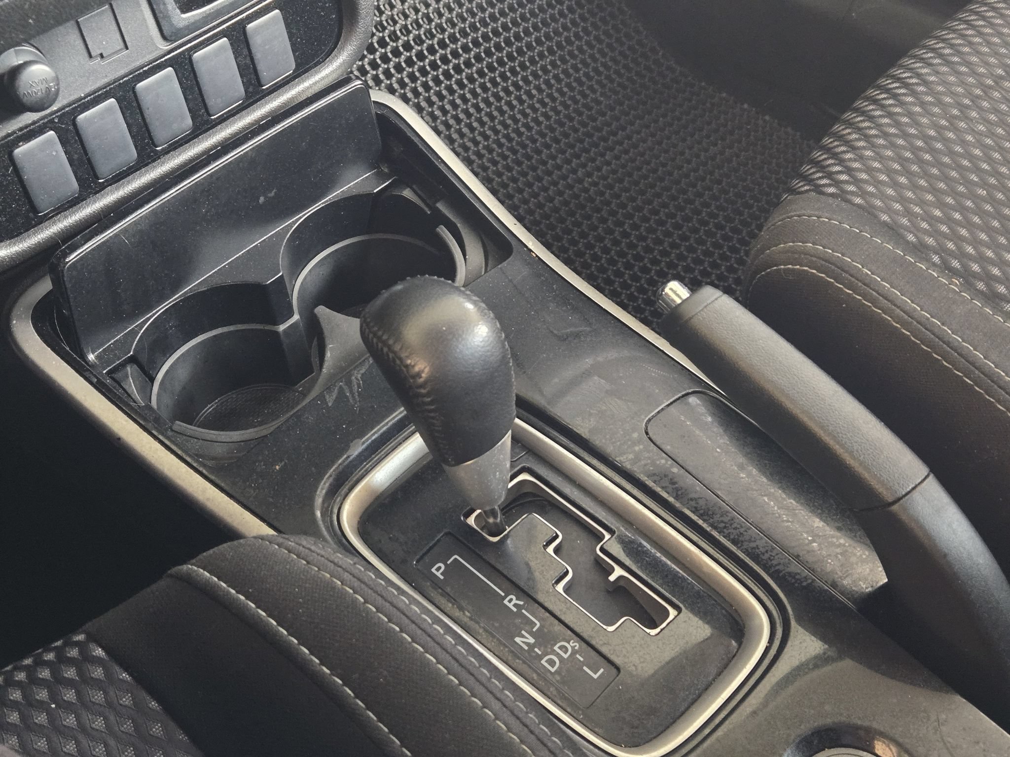 Used 2017 Mitsubishi Outlander SE FWD image 19