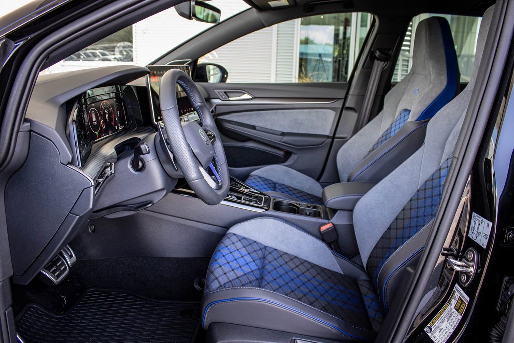 Used 2025 Volkswagen Golf R Black Edition image 29