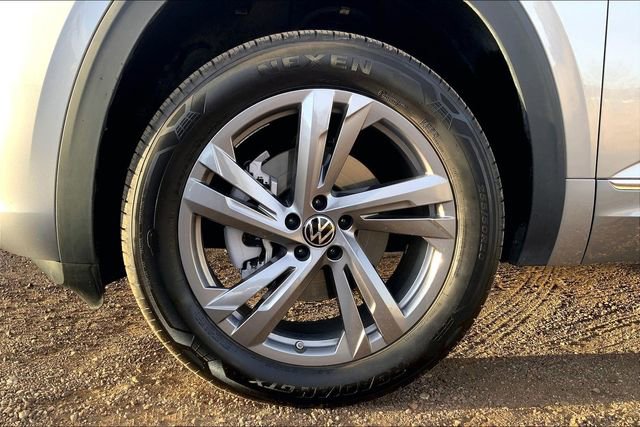 Used 2024 Volkswagen Atlas Cross Sport SEL R-Line image 9