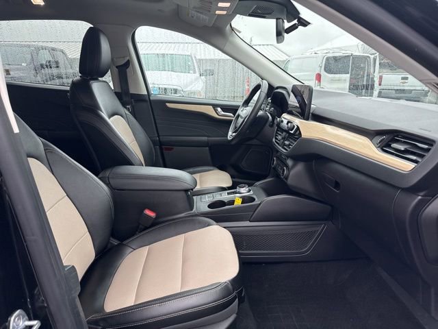 Used 2022 Ford Escape Titanium w/ Titanium Elite Package AWD/4WD image 12