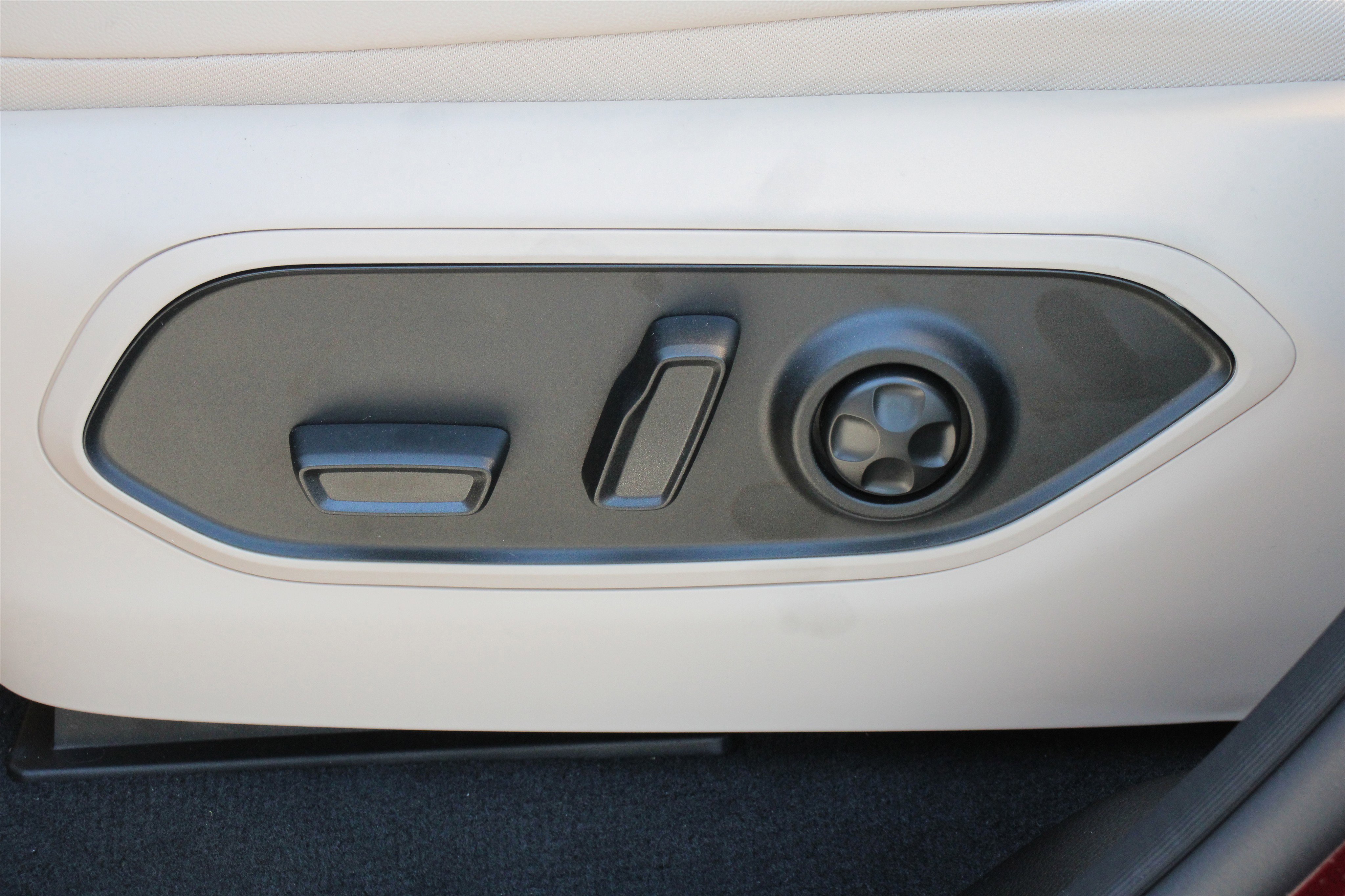 New 2025 Jeep Grand Cherokee Limited w/ Black Appearance Package image 4