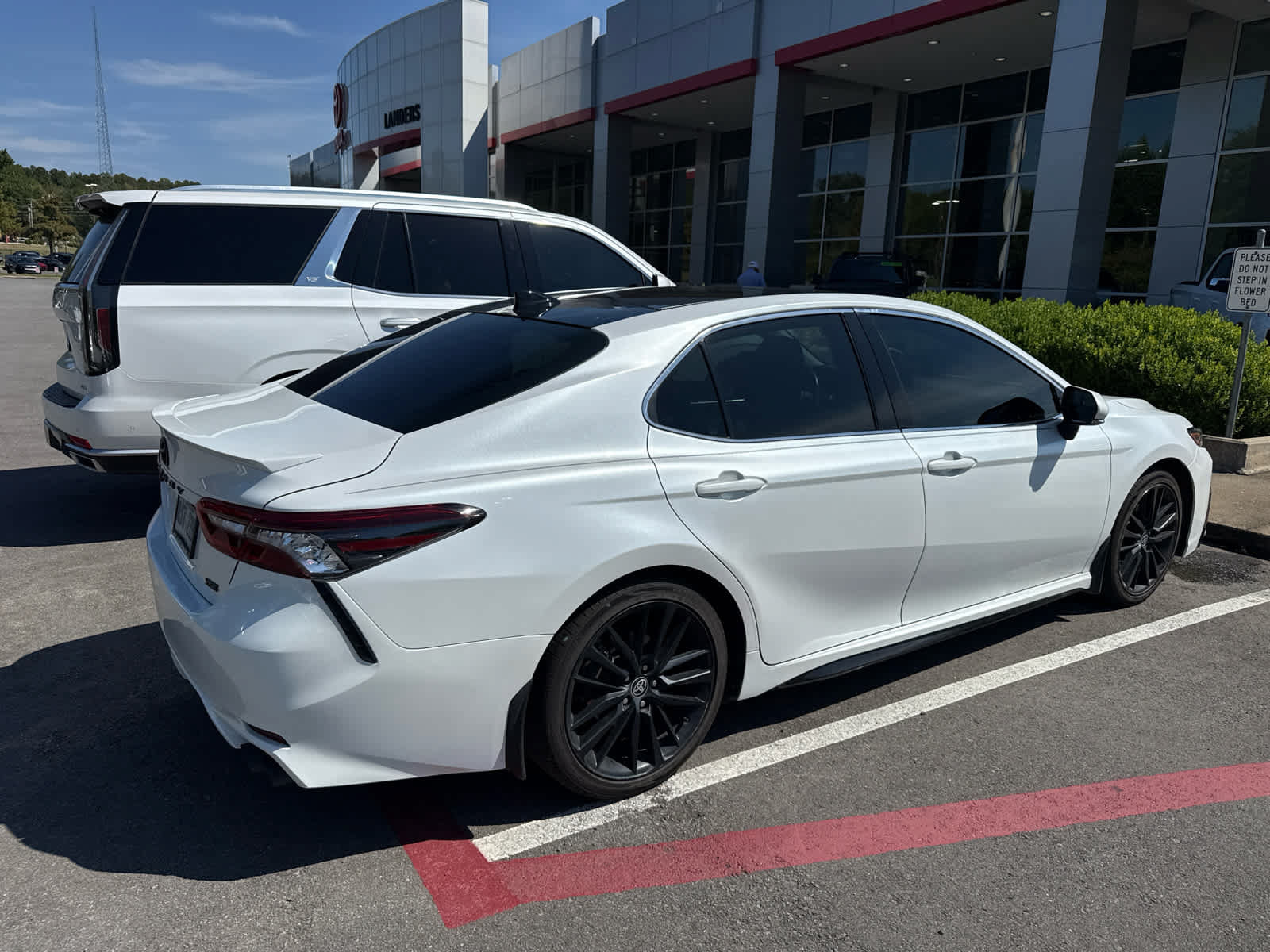 Used 2021 Toyota Camry XSE FWD image 3