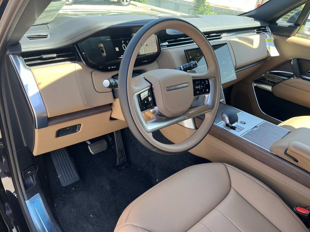 New 2026 Land Rover Range Rover Long Wheelbase SE AWD/4WD image 11