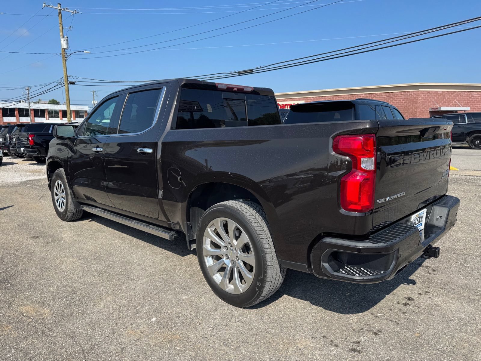 Used 2019 Chevrolet Silverado 1500 High Country w/ Technology Package AWD/4WD image 4