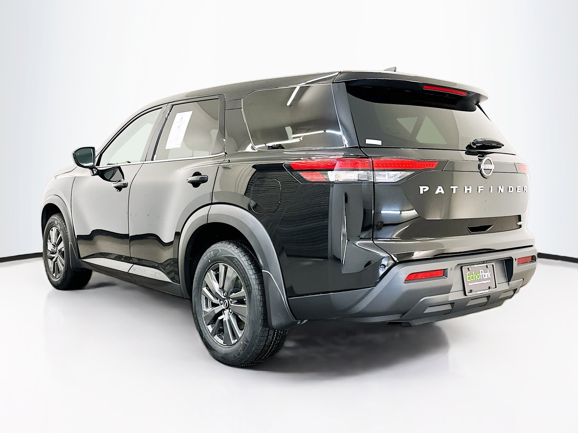 Used 2024 Nissan Pathfinder S image 5