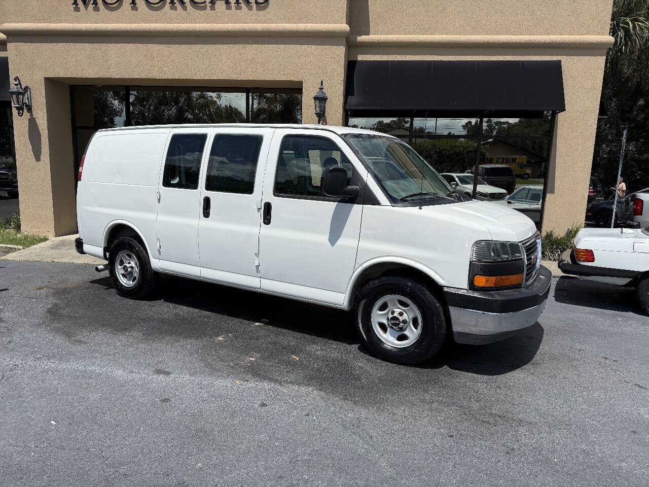 Used 2005 GMC Savana 1500 RWD image 2