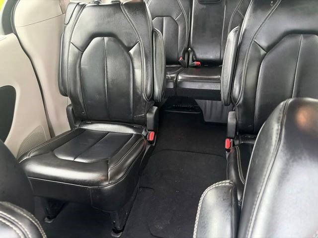 Used 2023 Chrysler Pacifica Touring-L FWD image 26