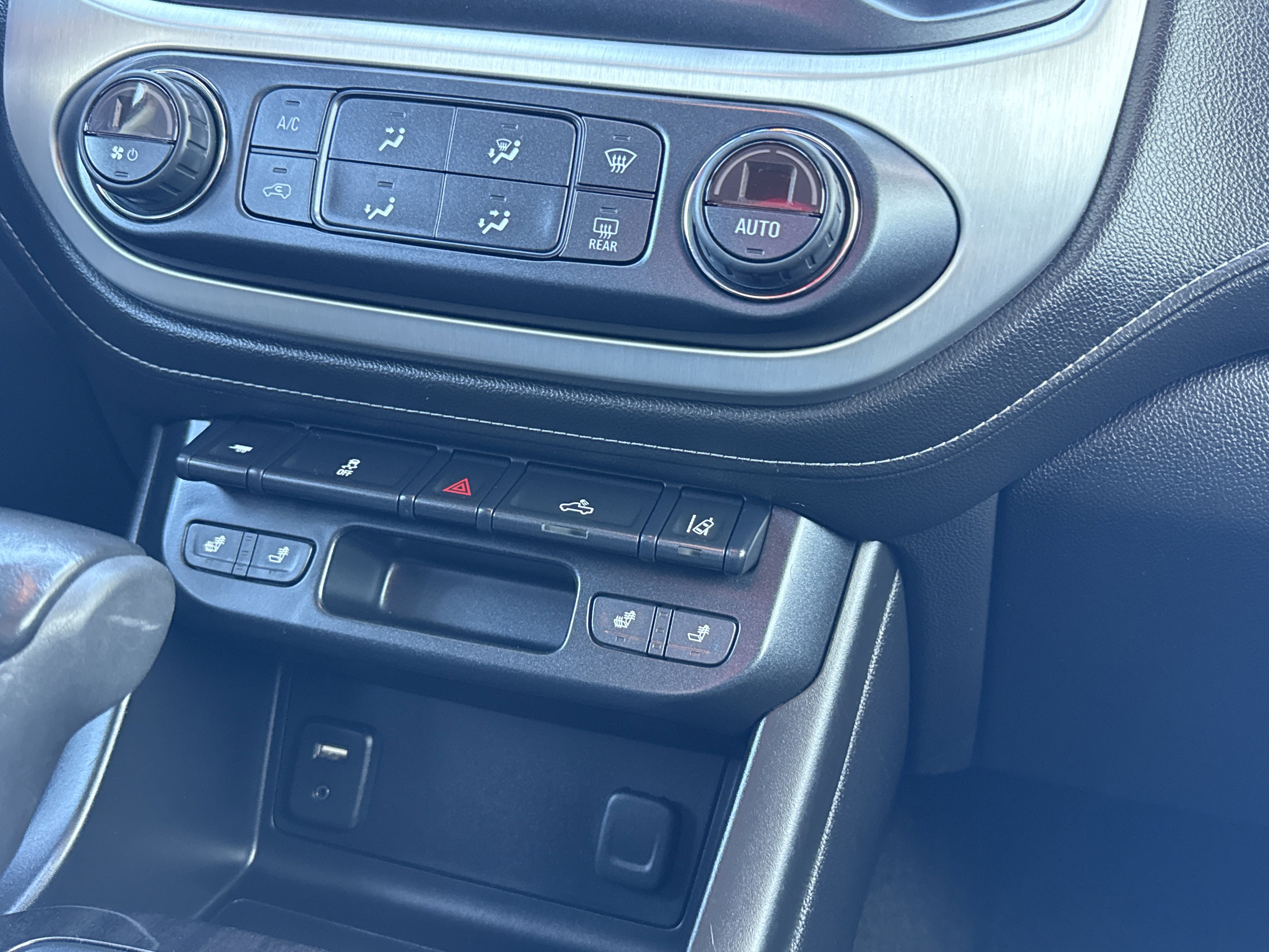 Used 2017 GMC Canyon SLT w/ Driver Alert Package image 30