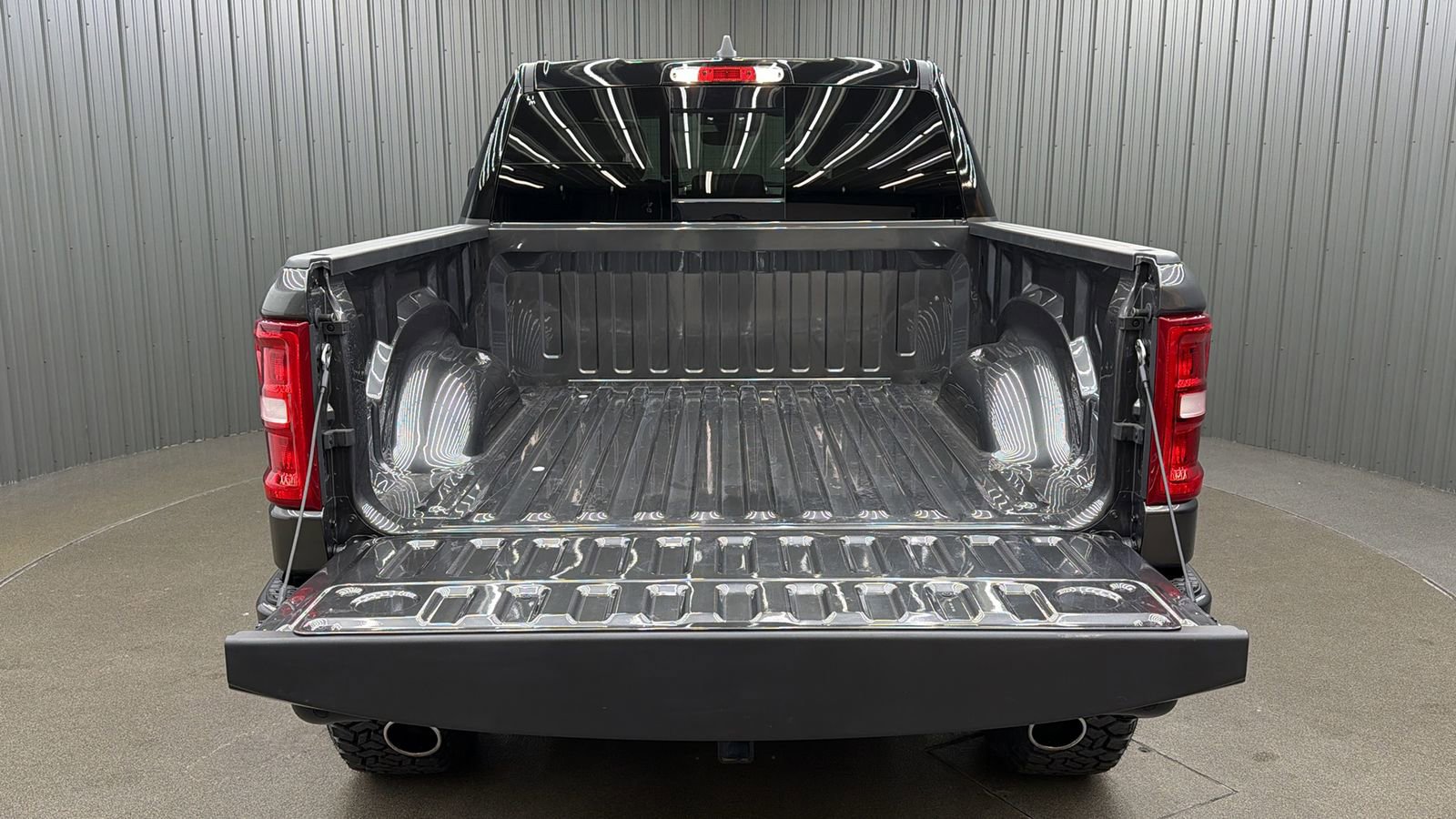 Used 2025 RAM 1500 Laramie w/ Sport Appearance Package AWD/4WD image 18
