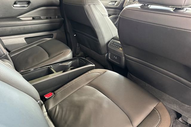 Used 2024 Nissan Pathfinder SL w/ SL Premium Package FWD image 18