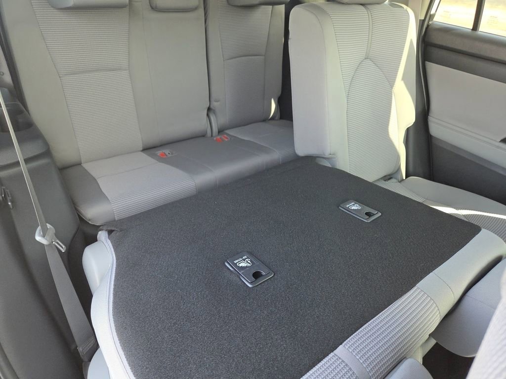 Used 2023 Toyota Highlander L image 9