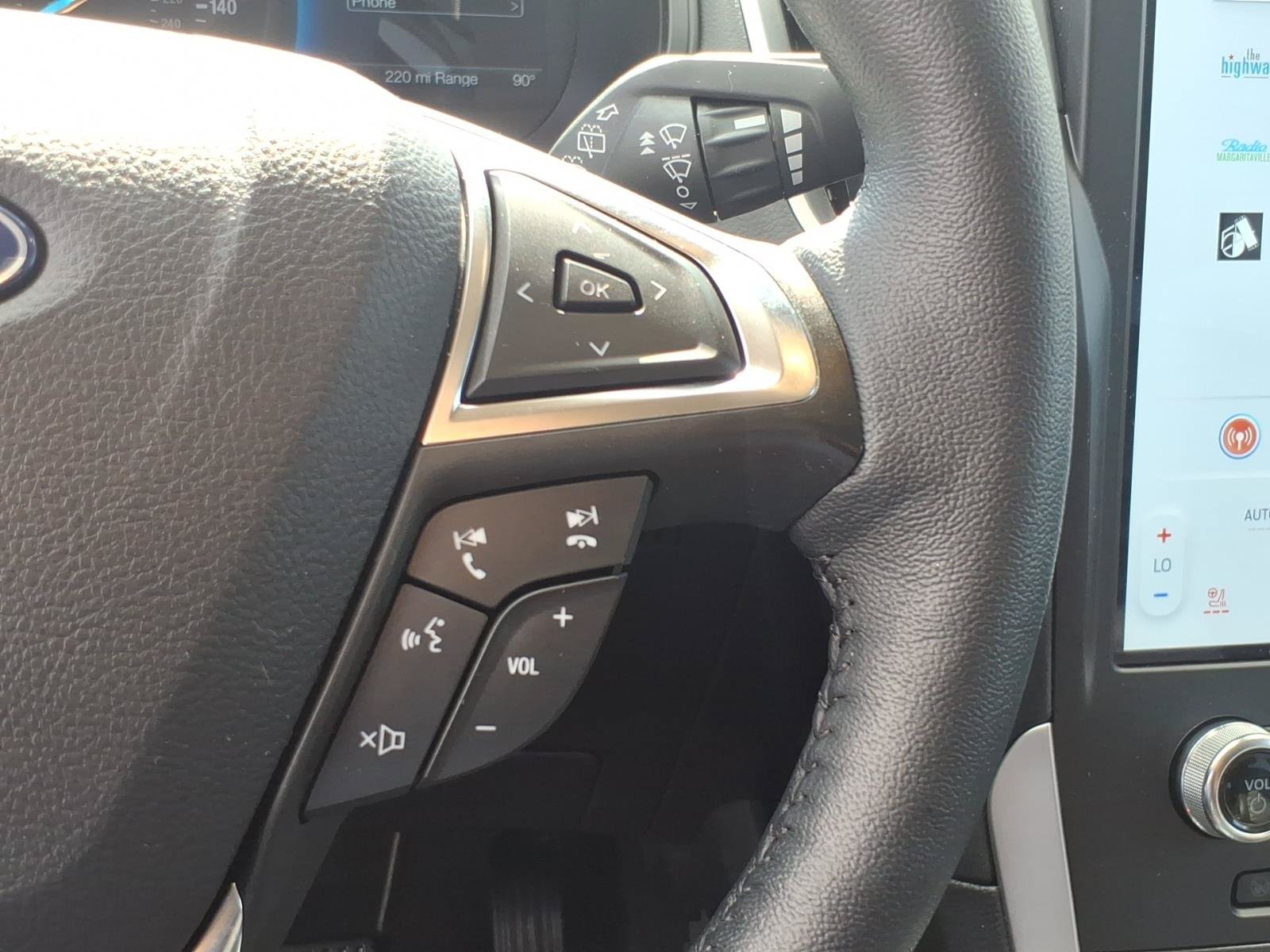 Certified 2024 Ford Edge SEL w/ Convenience Package AWD/4WD image 18