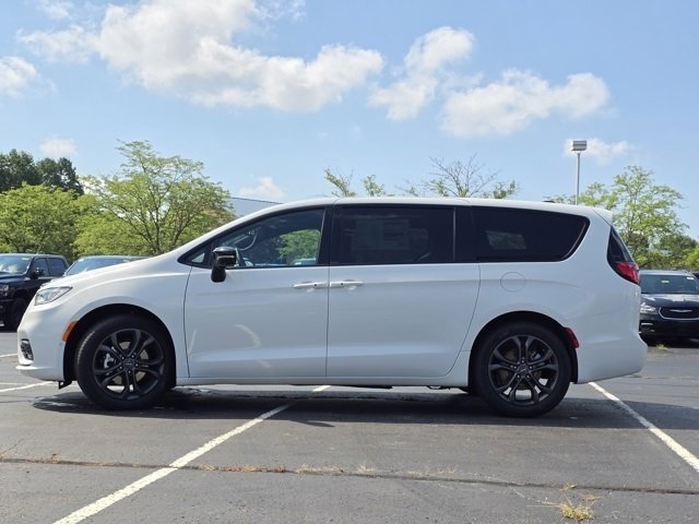 New 2026 Chrysler Pacifica Select image 21