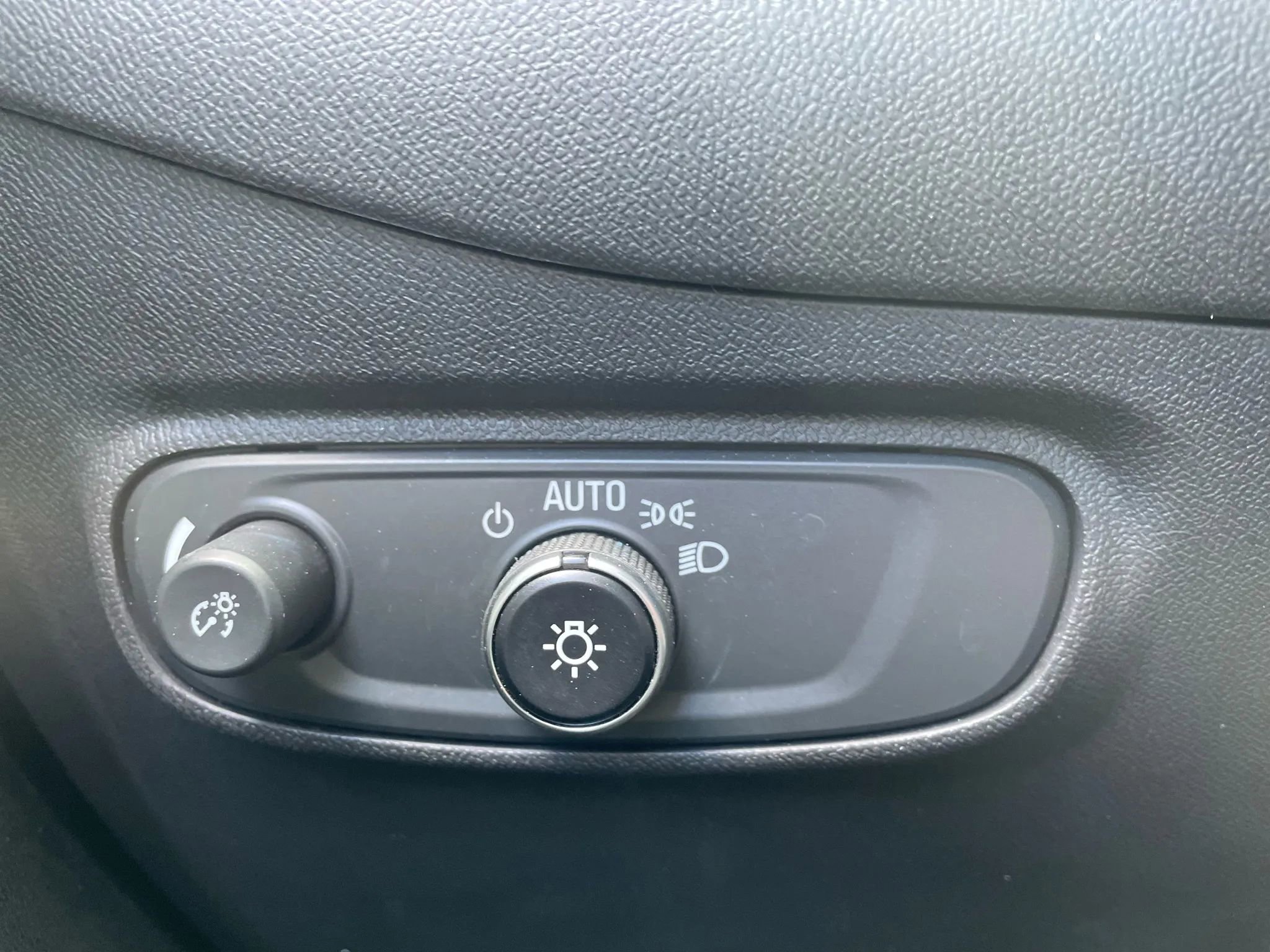 Used 2021 Chevrolet Equinox LS w/ LS Convenience Package FWD image 27