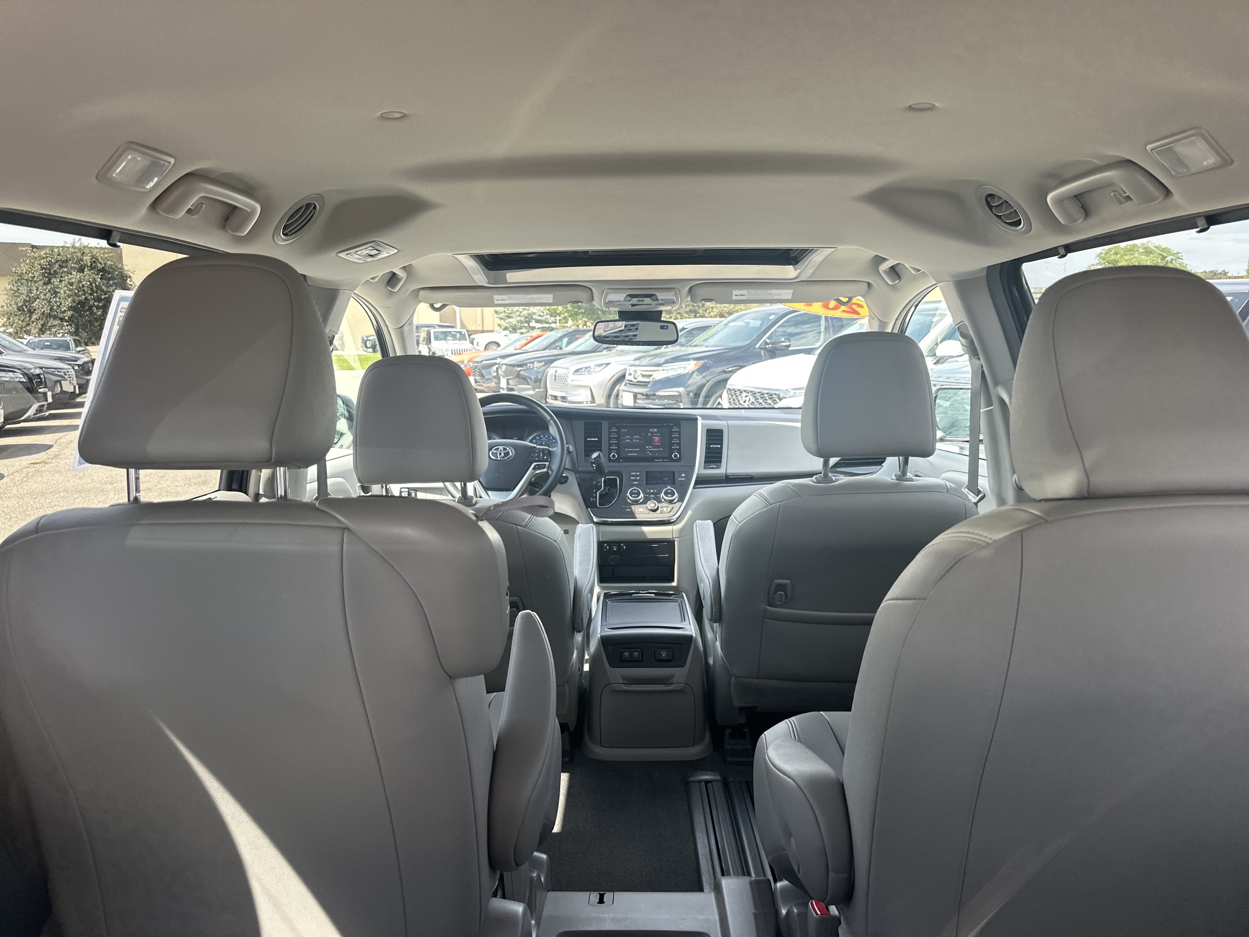 Used 2018 Toyota Sienna XLE w/ Protection Package FWD image 13
