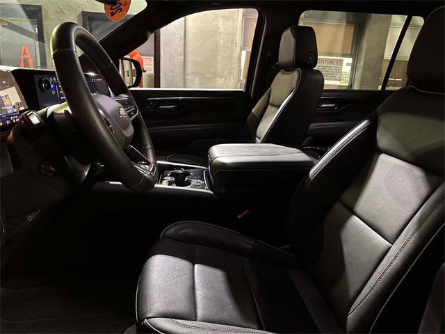 Used 2025 Chevrolet Suburban Premier image 13