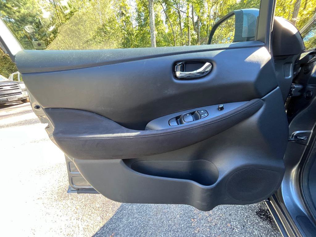 Used 2015 Nissan Leaf S w/ Charge Package FWD image 12