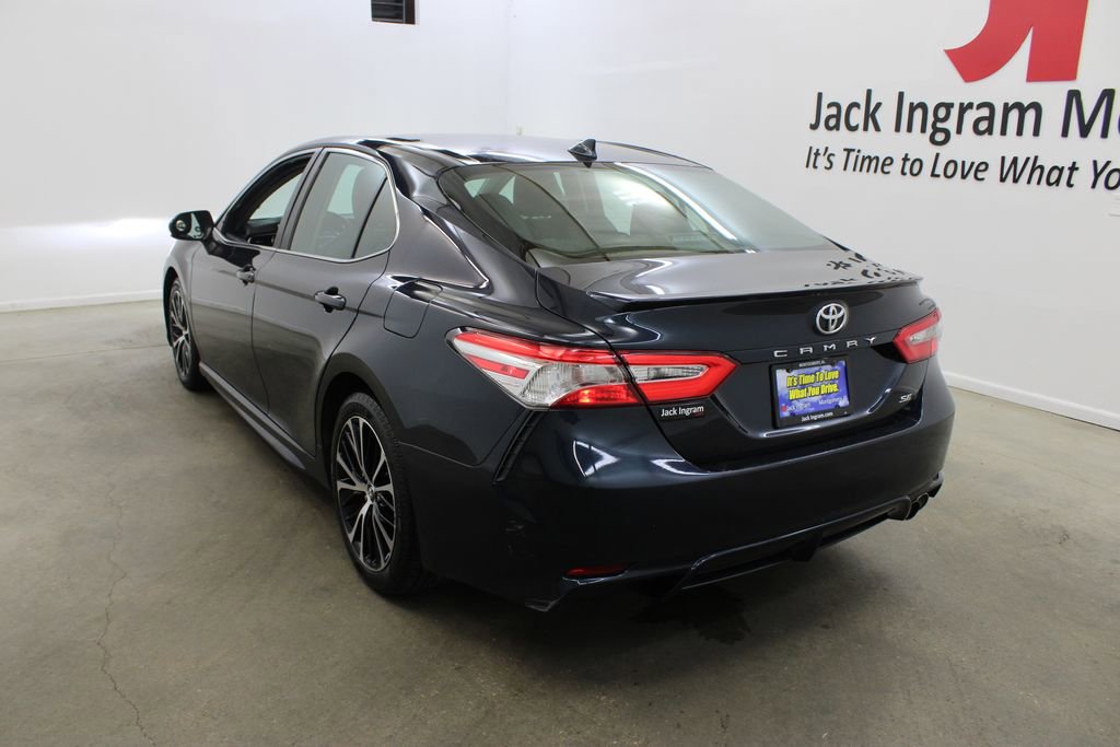 Used 2020 Toyota Camry SE FWD image 3