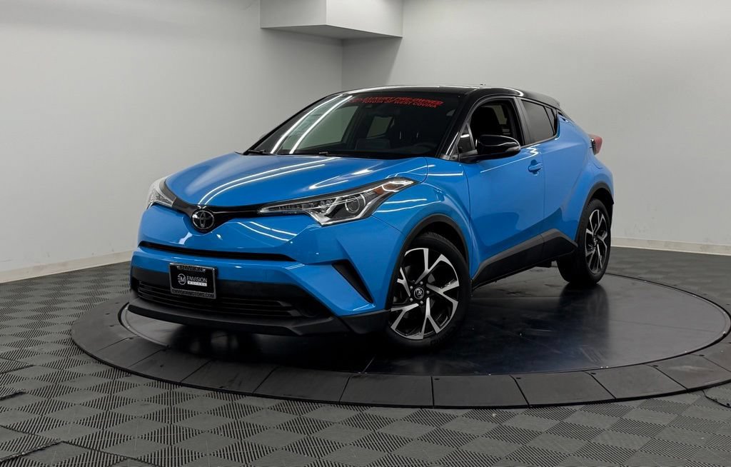 Used 2019 Toyota C-HR XLE FWD video 3