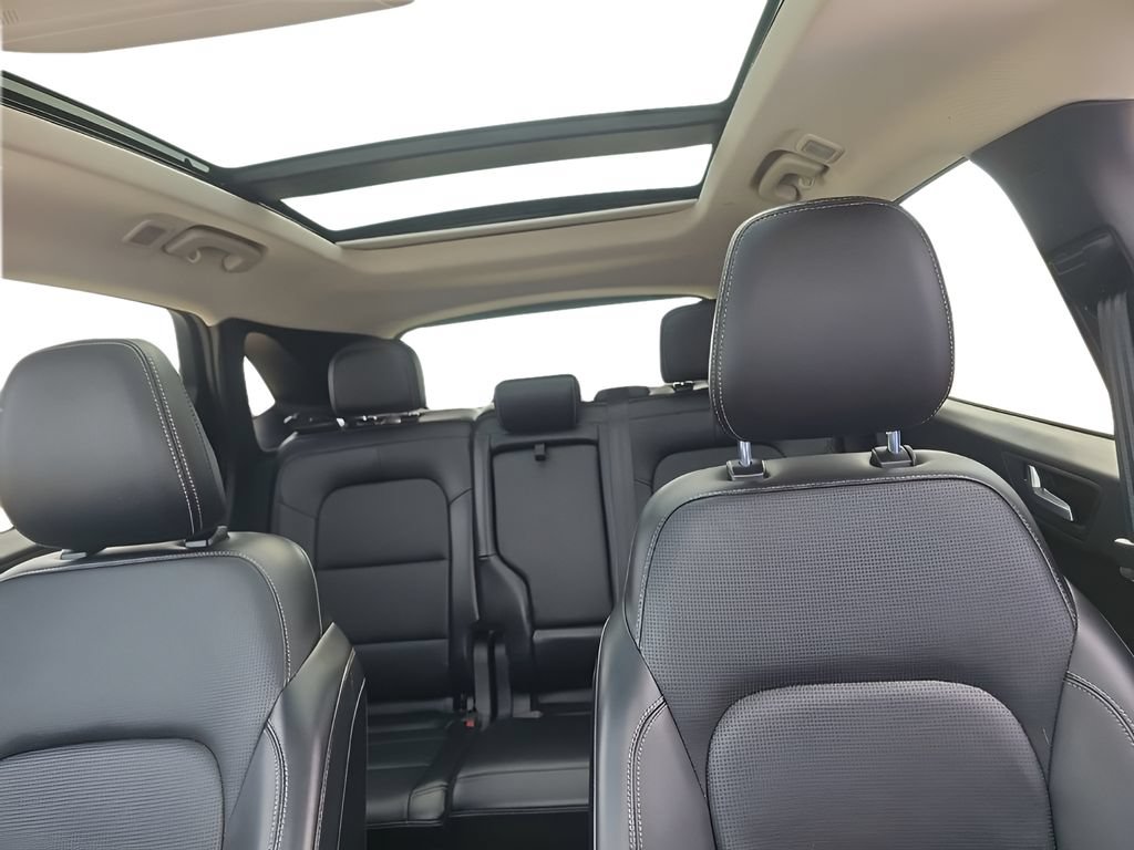 Used 2025 Ford Escape Platinum AWD/4WD image 18