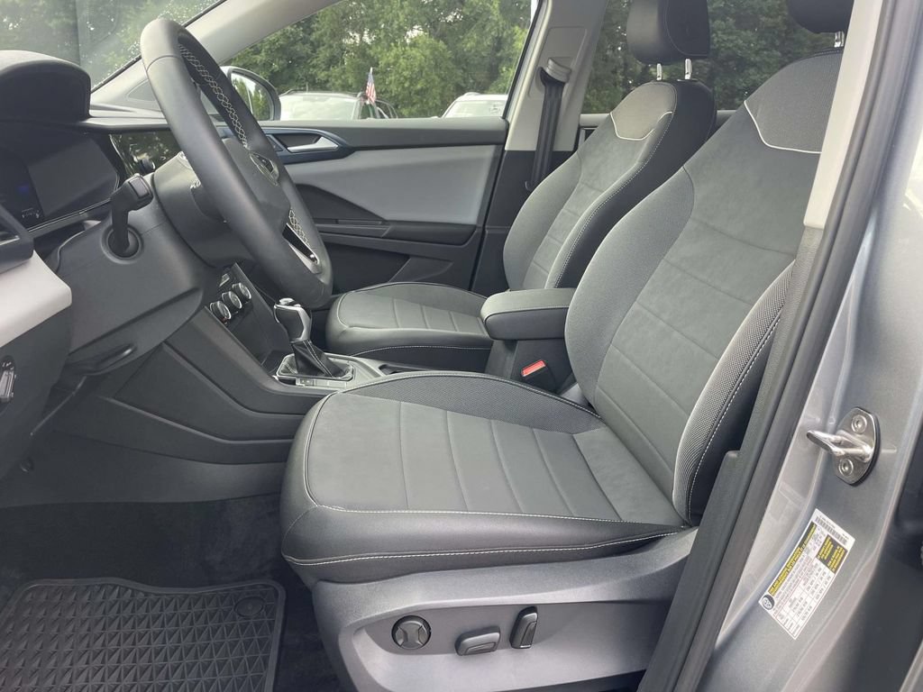 Certified 2023 Volkswagen Taos SE FWD image 16