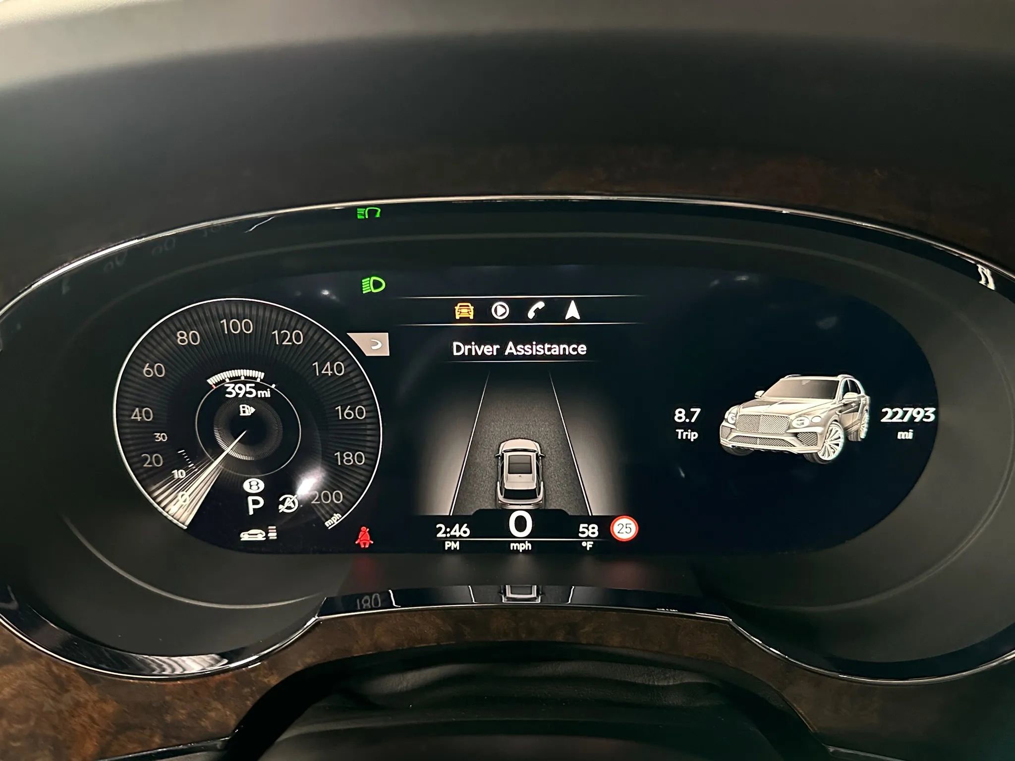 Used 2021 Bentley Bentayga image 17