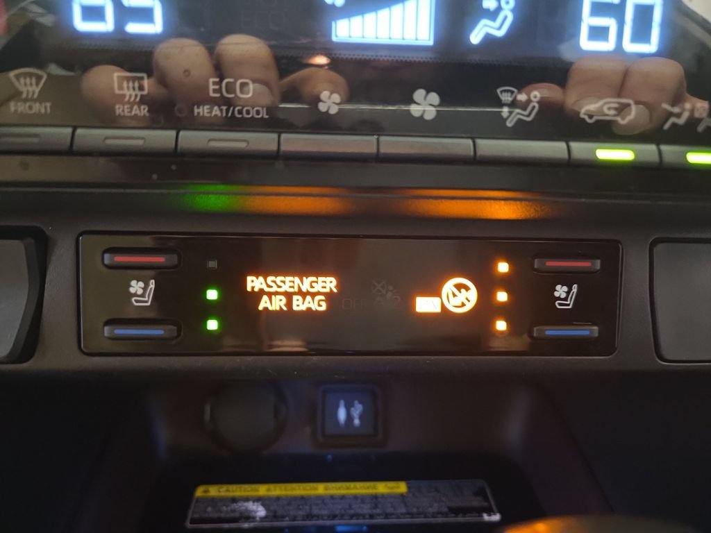 Used 2019 Toyota RAV4 Limited w/ Advanced Technology Package AWD/4WD image 20