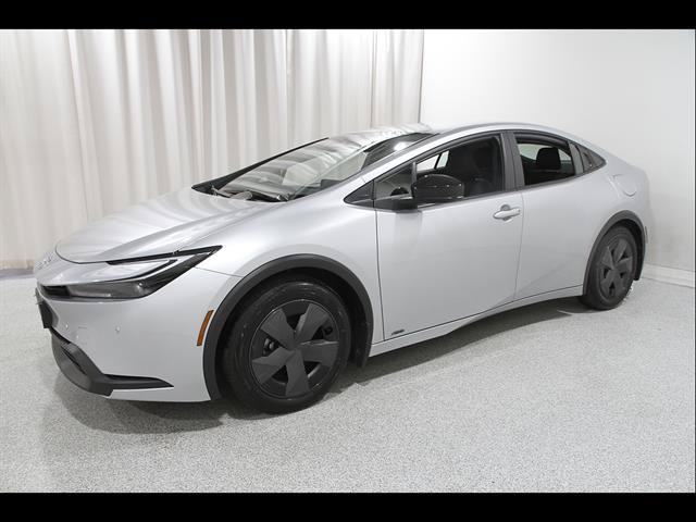 Used 2026 Toyota Prius LE AWD/4WD image 3